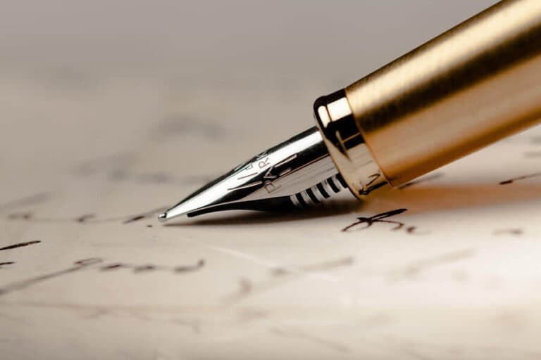 gold fountain pen