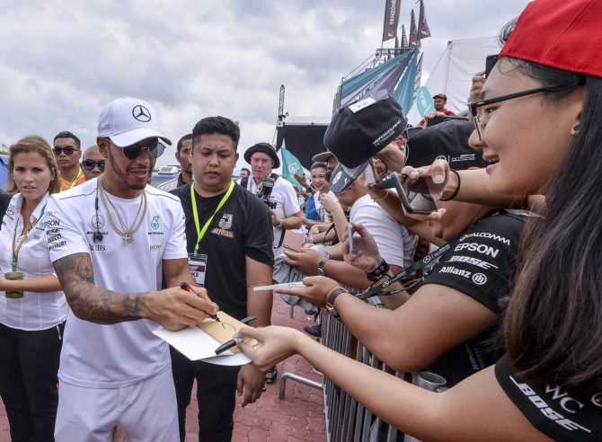 The beginner’s guide to collecting autographs