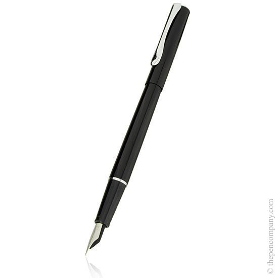 The Diplomat Traveller fountain pen in Black