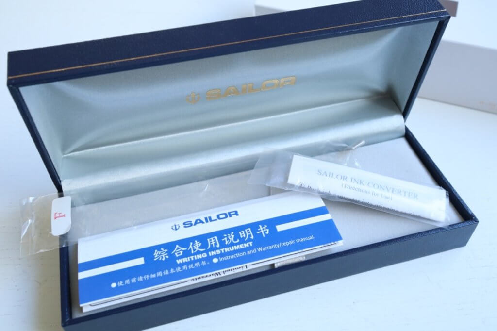 An inside view of the Sailor 1911 Ringless fountain pen box
